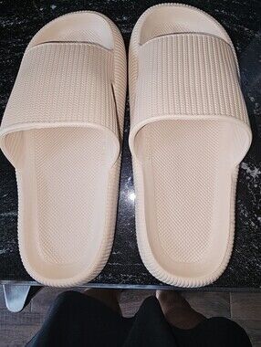 Cloudies Neutral Nude Or Pink Slide Sandals Womens Size 9